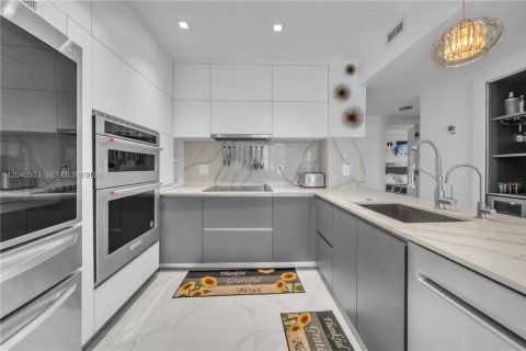 Copropriété à louer à Hallandale Beach, Floride: 2 chambres, 118.45 m2 № 2086972 - photo 18