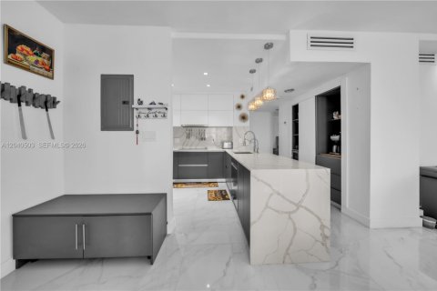 Copropriété à louer à Hallandale Beach, Floride: 2 chambres, 118.45 m2 № 2086972 - photo 16