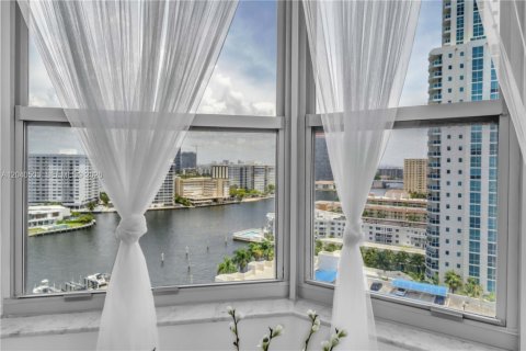 Copropriété à louer à Hallandale Beach, Floride: 2 chambres, 118.45 m2 № 2086972 - photo 6
