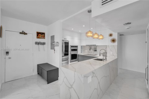 Copropriété à louer à Hallandale Beach, Floride: 2 chambres, 118.45 m2 № 2086972 - photo 17