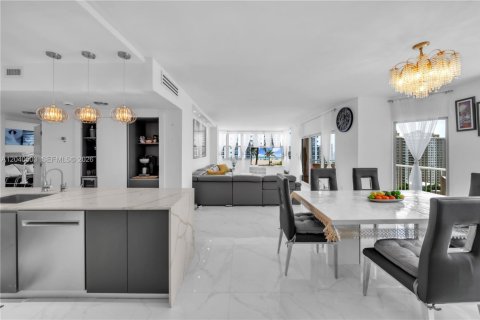Copropriété à louer à Hallandale Beach, Floride: 2 chambres, 118.45 m2 № 2086972 - photo 13