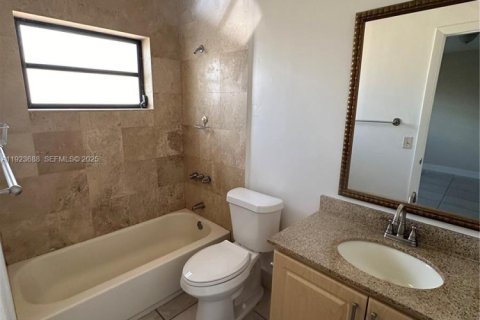 Villa ou maison à louer à Miami, Floride: 3 chambres, 121.24 m2 № 1982095 - photo 12