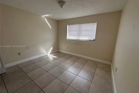 Villa ou maison à louer à Miami, Floride: 3 chambres, 121.24 m2 № 1982095 - photo 7