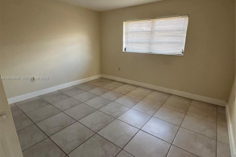 Villa ou maison à louer à Miami, Floride: 3 chambres, 121.24 m2 № 1982095 - photo 11