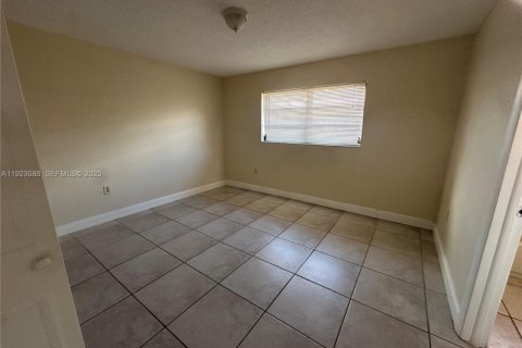 Villa ou maison à louer à Miami, Floride: 3 chambres, 121.24 m2 № 1982095 - photo 13