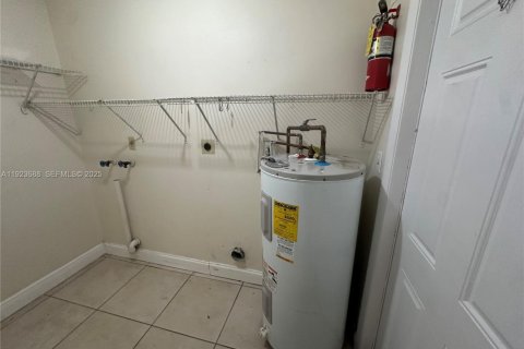 Villa ou maison à louer à Miami, Floride: 3 chambres, 121.24 m2 № 1982095 - photo 6