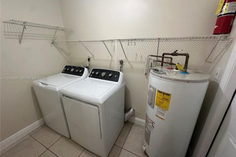 Villa ou maison à louer à Miami, Floride: 3 chambres, 121.24 m2 № 1982095 - photo 16