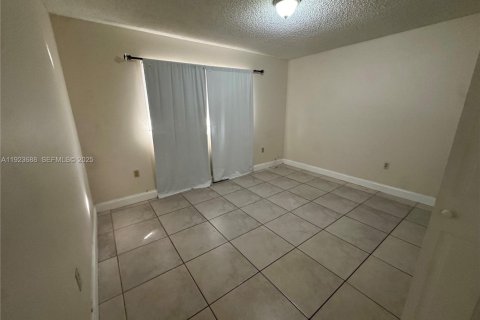 Villa ou maison à louer à Miami, Floride: 3 chambres, 121.24 m2 № 1982095 - photo 10