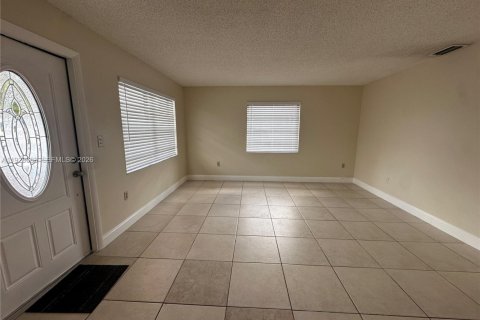 Villa ou maison à louer à Miami, Floride: 3 chambres, 121.24 m2 № 1982095 - photo 15