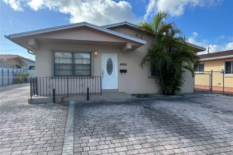 Villa ou maison à louer à Miami, Floride: 3 chambres, 121.24 m2 № 1982095 - photo 1