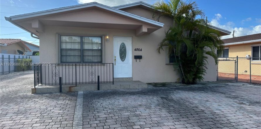 Villa ou maison à Miami, Floride 3 chambres, 121.24 m2 № 1982095