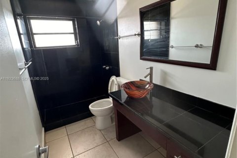 Villa ou maison à louer à Miami, Floride: 3 chambres, 121.24 m2 № 1982095 - photo 8