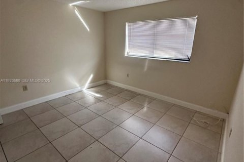 Villa ou maison à louer à Miami, Floride: 3 chambres, 121.24 m2 № 1982095 - photo 9