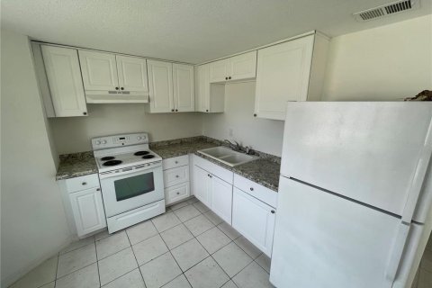 Apartment in New Port Richey, Florida 2 bedrooms, 66.89 sq.m. № 1913054 - photo 5