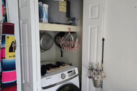 House in Miami, Florida 3 bedrooms, 75.07 sq.m. № 2046708 - photo 12