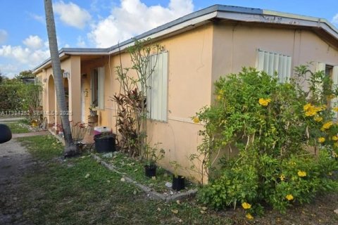 House in Miami, Florida 3 bedrooms, 75.07 sq.m. № 2046708 - photo 23