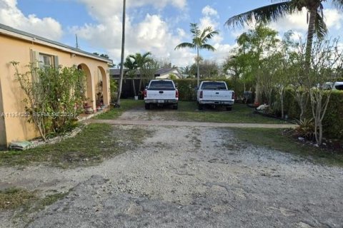 House in Miami, Florida 3 bedrooms, 75.07 sq.m. № 2046708 - photo 5