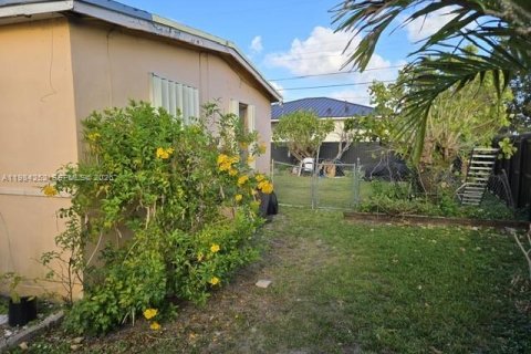 House in Miami, Florida 3 bedrooms, 75.07 sq.m. № 2046708 - photo 22