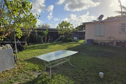 House in Miami, Florida 3 bedrooms, 75.07 sq.m. № 2046708 - photo 25