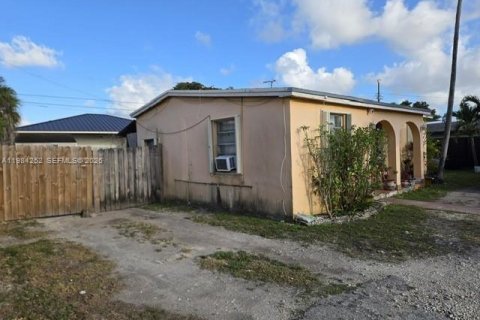 House in Miami, Florida 3 bedrooms, 75.07 sq.m. № 2046708 - photo 4