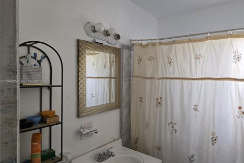 House in Miami, Florida 3 bedrooms, 75.07 sq.m. № 2046708 - photo 8