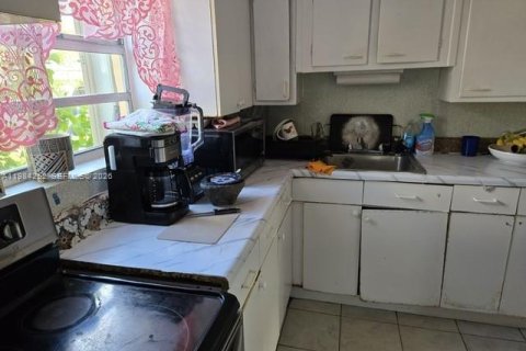 House in Miami, Florida 3 bedrooms, 75.07 sq.m. № 2046708 - photo 11