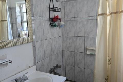 House in Miami, Florida 3 bedrooms, 75.07 sq.m. № 2046708 - photo 15