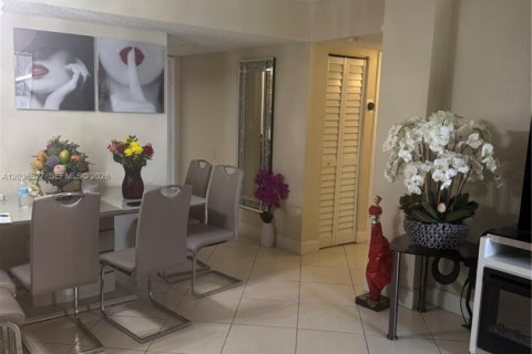 Купить кондоминиум в Майами, Флорида 2 спальни, 95.69м2, № 2084459 - фото 11