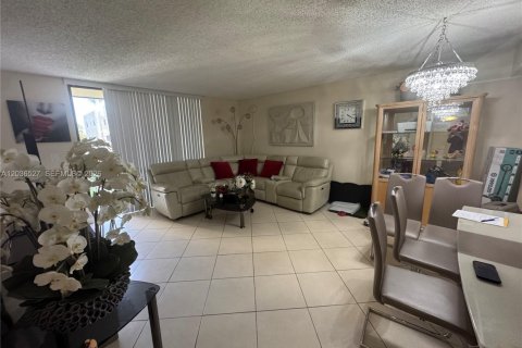 Купить кондоминиум в Майами, Флорида 2 спальни, 95.69м2, № 2084459 - фото 9