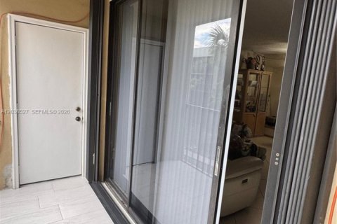 Купить кондоминиум в Майами, Флорида 2 спальни, 95.69м2, № 2084459 - фото 30