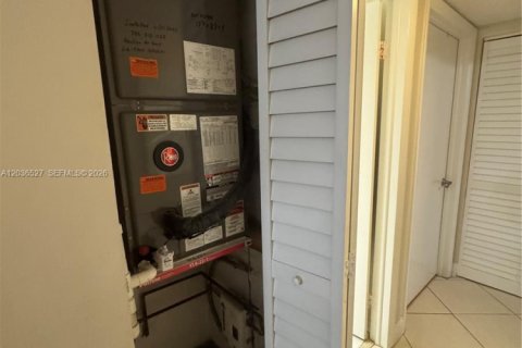 Купить кондоминиум в Майами, Флорида 2 спальни, 95.69м2, № 2084459 - фото 13