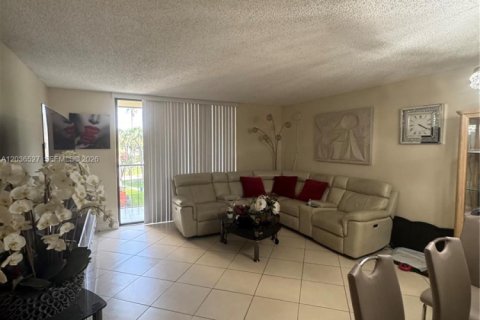 Купить кондоминиум в Майами, Флорида 2 спальни, 95.69м2, № 2084459 - фото 7