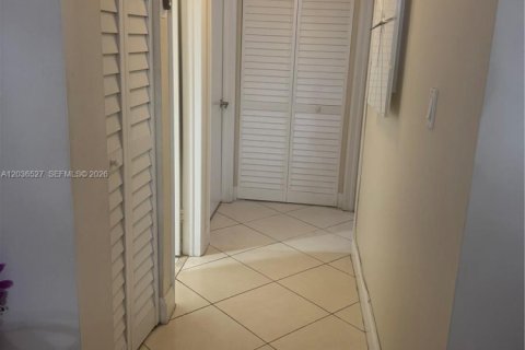 Купить кондоминиум в Майами, Флорида 2 спальни, 95.69м2, № 2084459 - фото 12