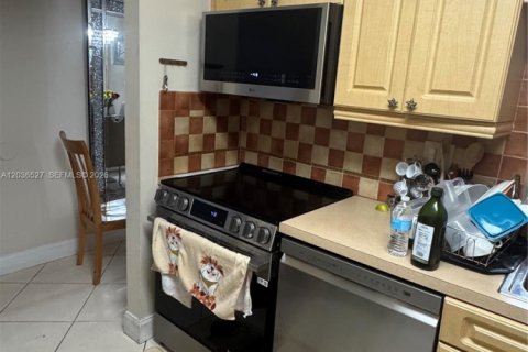 Купить кондоминиум в Майами, Флорида 2 спальни, 95.69м2, № 2084459 - фото 5