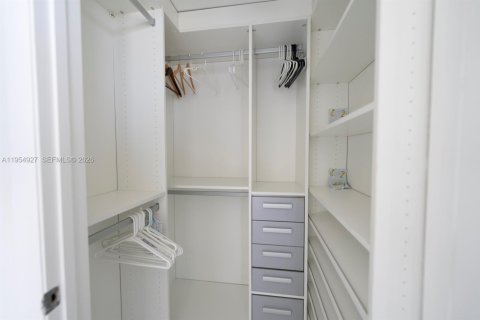 Copropriété à vendre à Miami, Floride: 3 chambres, 166.2 m2 № 2010245 - photo 23