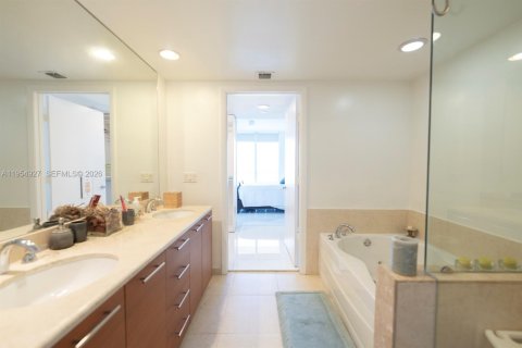 Copropriété à vendre à Miami, Floride: 3 chambres, 166.2 m2 № 2010245 - photo 12