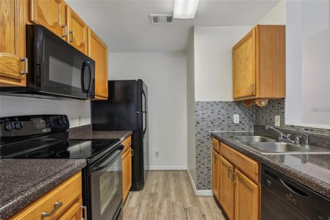 Condo in Orlando, Florida, 2 bedrooms  № 2379376 - photo 4
