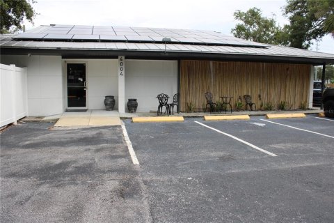 Propiedad comercial en alquiler en Saint Petersburg, Florida, 688.96 m2 № 1912408 - foto 1