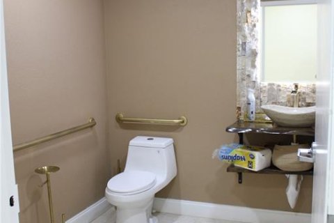 Propiedad comercial en alquiler en Saint Petersburg, Florida, 688.96 m2 № 1912408 - foto 18