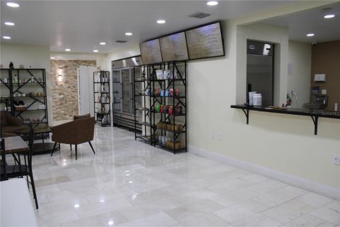 Commercial property in Saint Petersburg, Florida 688.96 sq.m. № 1912408 - photo 5