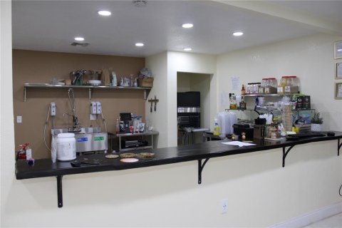 Commercial property in Saint Petersburg, Florida 688.96 sq.m. № 1912408 - photo 4