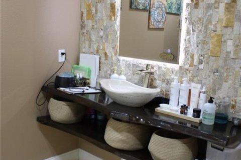 Propiedad comercial en alquiler en Saint Petersburg, Florida, 688.96 m2 № 1912408 - foto 17