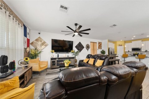 House in Kissimmee, Florida 4 bedrooms, 189.89 sq.m. № 2314766 - photo 3