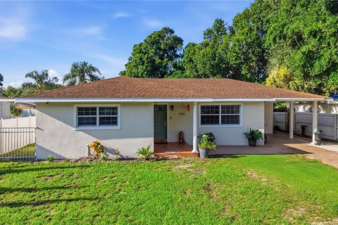House in Tampa, Florida 3 bedrooms, 168.99 sq.m. № 2208971