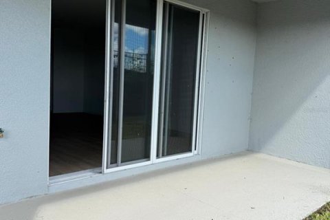 Townhouse in Davenport, Florida 3 bedrooms, 160.16 sq.m. № 2379045 - photo 13