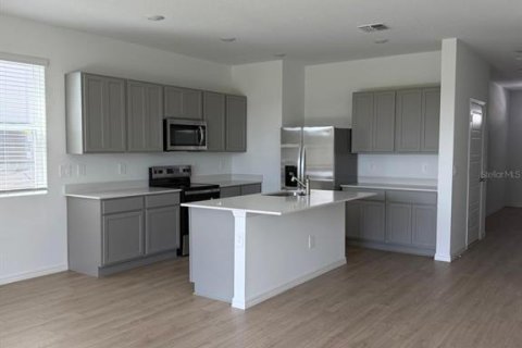Townhouse in Davenport, Florida 3 bedrooms, 160.16 sq.m. № 2379045 - photo 14