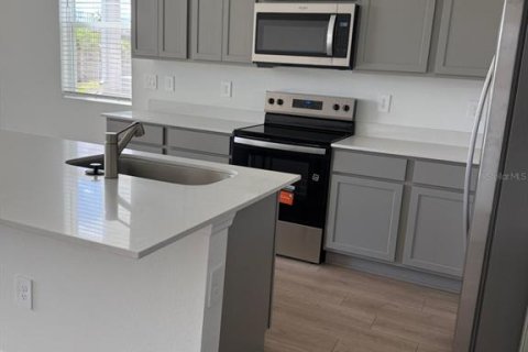 Townhouse in Davenport, Florida 3 bedrooms, 160.16 sq.m. № 2379045 - photo 6