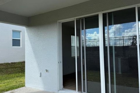Townhouse in Davenport, Florida 3 bedrooms, 160.16 sq.m. № 2379045 - photo 12
