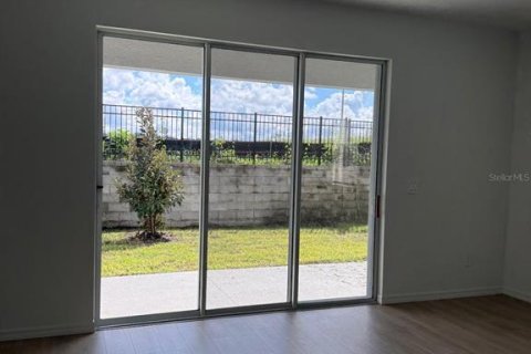 Townhouse in Davenport, Florida 3 bedrooms, 160.16 sq.m. № 2379045 - photo 8