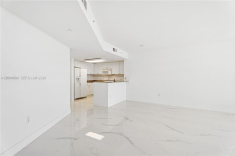 Купить кондоминиум в Авентура, Флорида 1 спальня, 79.9м2, № 2152428 - фото 2